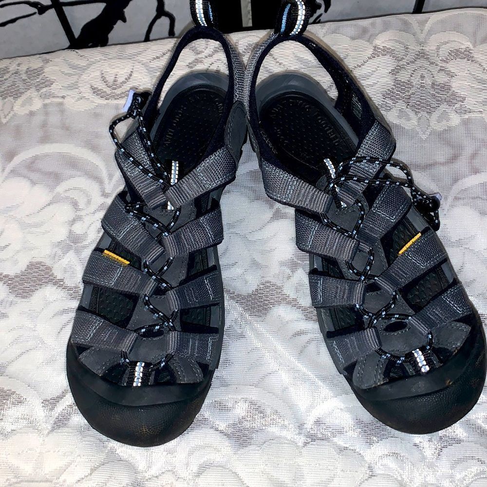 Keen waterproof shoes size 8.5